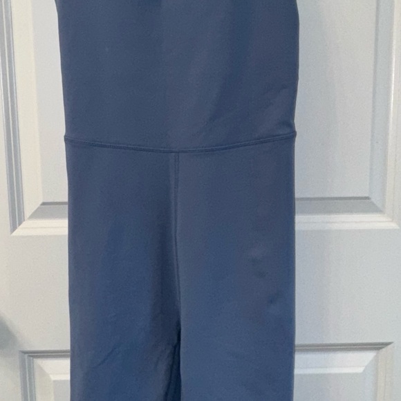 FABLETICS Define Cropped PowerHold® Capri
Jumpsuit medium - Picture 2 of 6